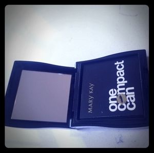 Mary Kay mini compact